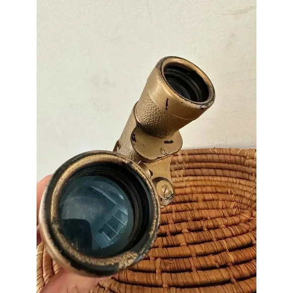 Binoculars - Picture 8 of 11